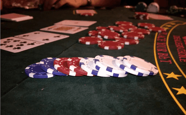 Những điều được và mất khi chơi 2 phiên bản nổi tiếng của Baccarat Nhung dieu duoc va mat khi choi 2 phien ban noi tieng cua Baccarat