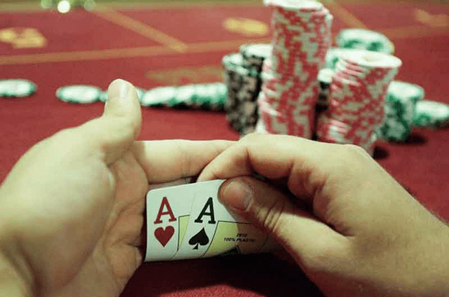 Bắt bài đối thủ trong Poker và những điều các bạn cần biết Bat bai doi thu trong Poker va nhung dieu cac ban can biet