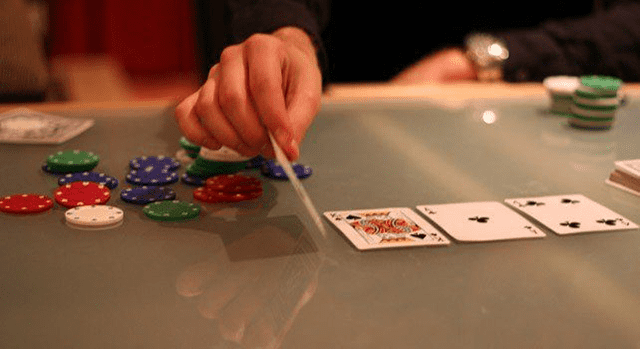 Tìm hiểu về Poker và quy tắc lựa chọn ở mỗi vòng cược khi chơi Tim hieu ve Poker va quy tac lua chon o moi vong cuoc khi choi