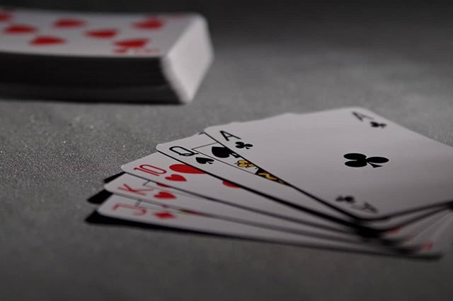 Hướng dẫn chơi Tiến lên miền Nam và ưu điểm của chơi online Huong dan choi Tien len mien Nam va uu diem cua choi online