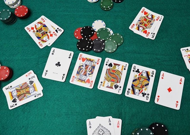 Tránh được những sai lầm sau bạn mới có cơ hội thắng cao hơn khi chơi Poker Tranh duoc nhung sai lam sau ban moi co co hoi thang cao hon khi choi Poker