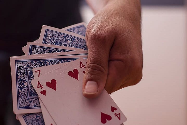 Tìm hiểu đôi nét về thể loại game đánh bài Liêng online hiện nay?